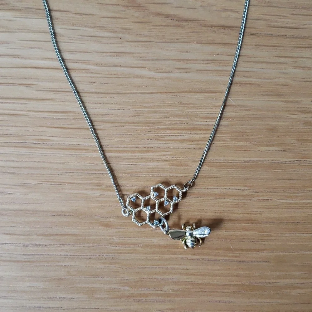 Bumble Bee Necklace - Picture 1 of 2
